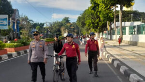 Polda NTB Gelar Patroli Jalan Kaki di CFD Udayana Demi Kenyamanan Warga
