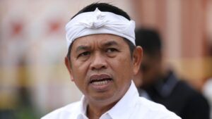 Debat Panas: Dedi Mulyadi dan Remaja Cikarang Beda Pendapat Soal Larangan Wisuda
