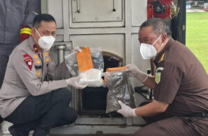 Polda NTB Musnahkan Hampir 3 Kg Sabu dan Ribuan Botol Miras, Tegaskan Komitmen Perangi Narkoba