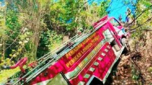 Mobil Damkar Lombok Tengah Terperosok ke Jurang Saat Menuju Lokasi Kebakaran