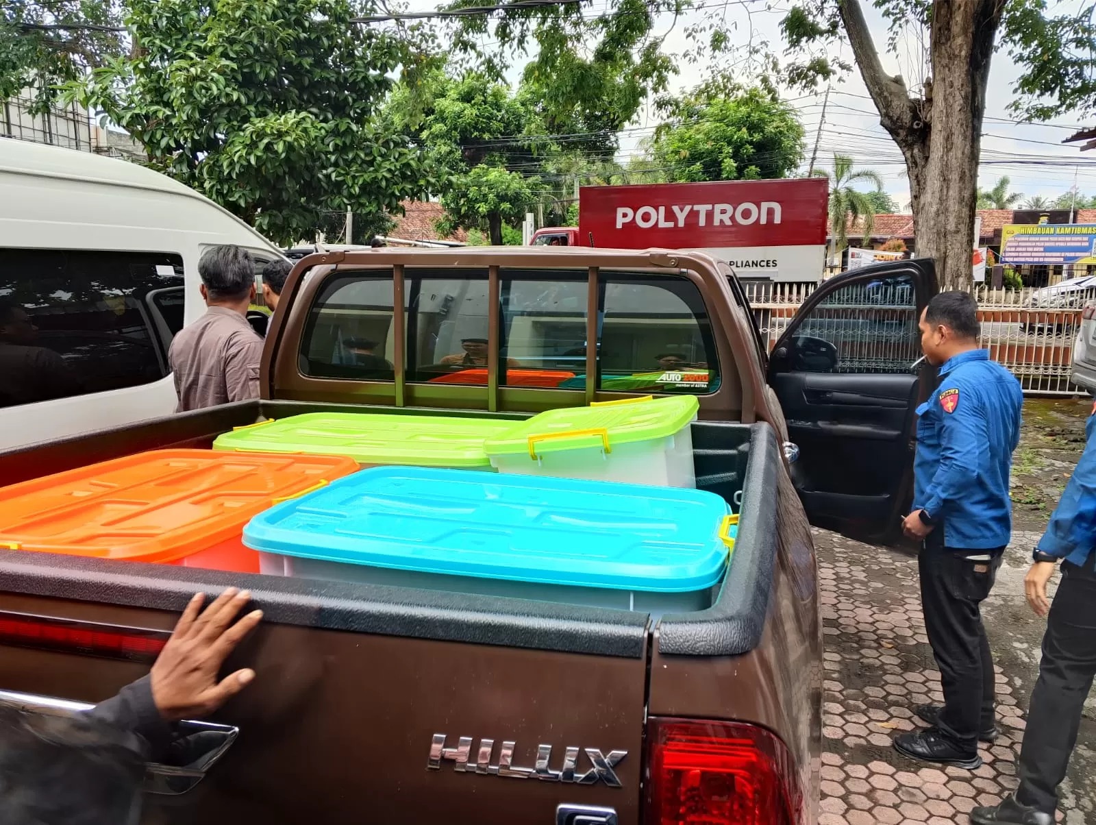 Empat Boks Dokumen Disita Kejati NTB Saat Geledah Kantor GNE dan Biro Ekonomi