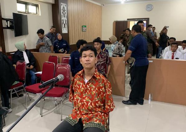 Agus Buntung Bacakan Pledoi Sambil Menangis Minta Dibebaskan