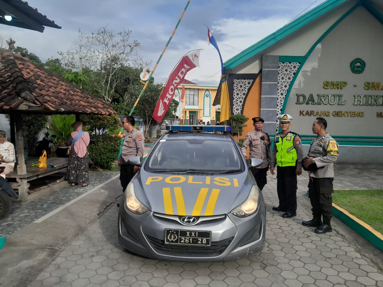 Pawai Ta’aruf Haul Ulama di Mataram Diikuti Ratusan Santri, Polisi Kawal Keamanan