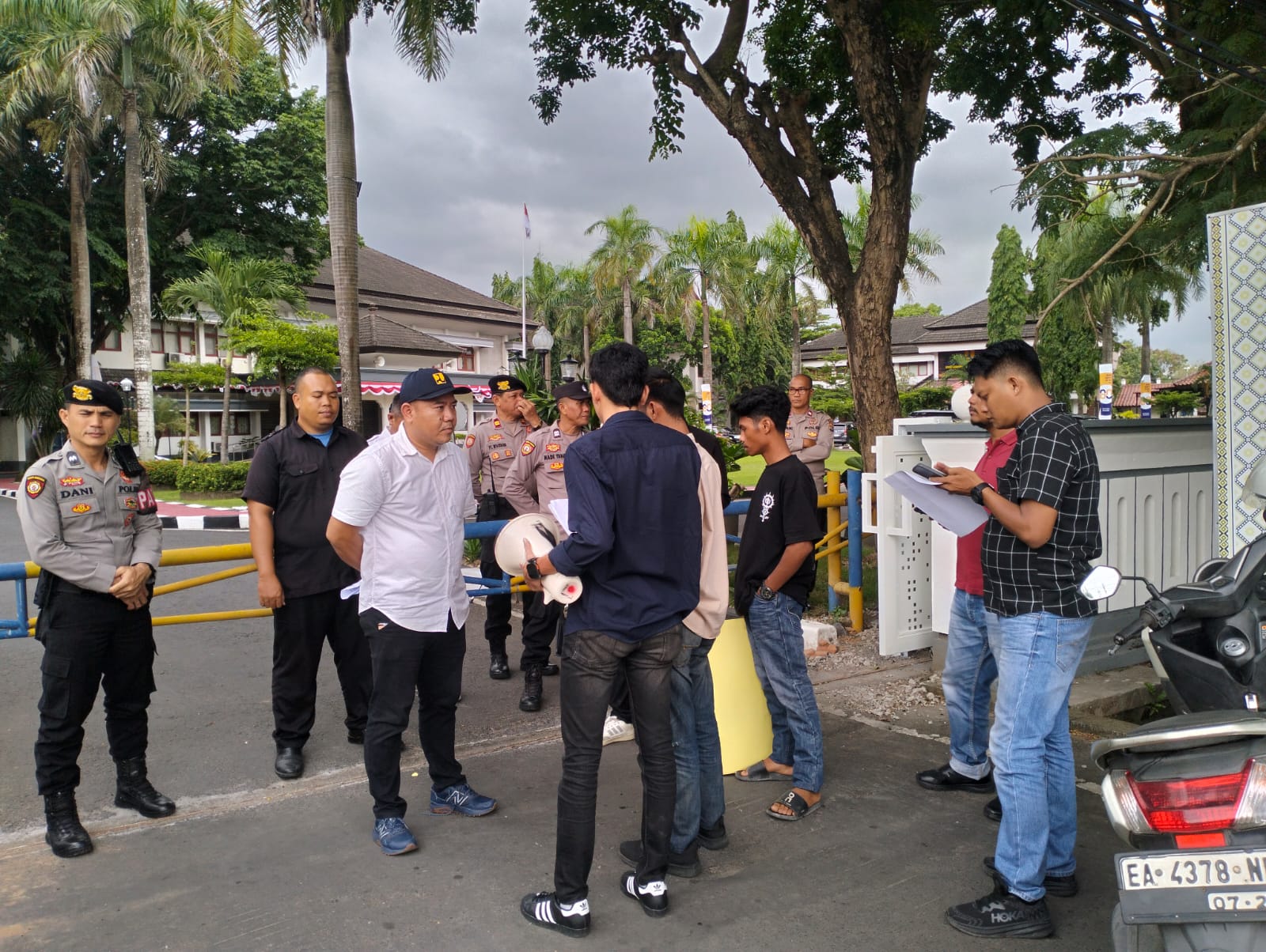 Polisi Amankan Aksi Hearing di PUPR NTB, Situasi Berjalan Kondusif