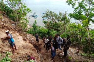 Polisi bersama Pemdes dan Masyarakat Tertibkan Aktivitas Ilegal di Mandalika