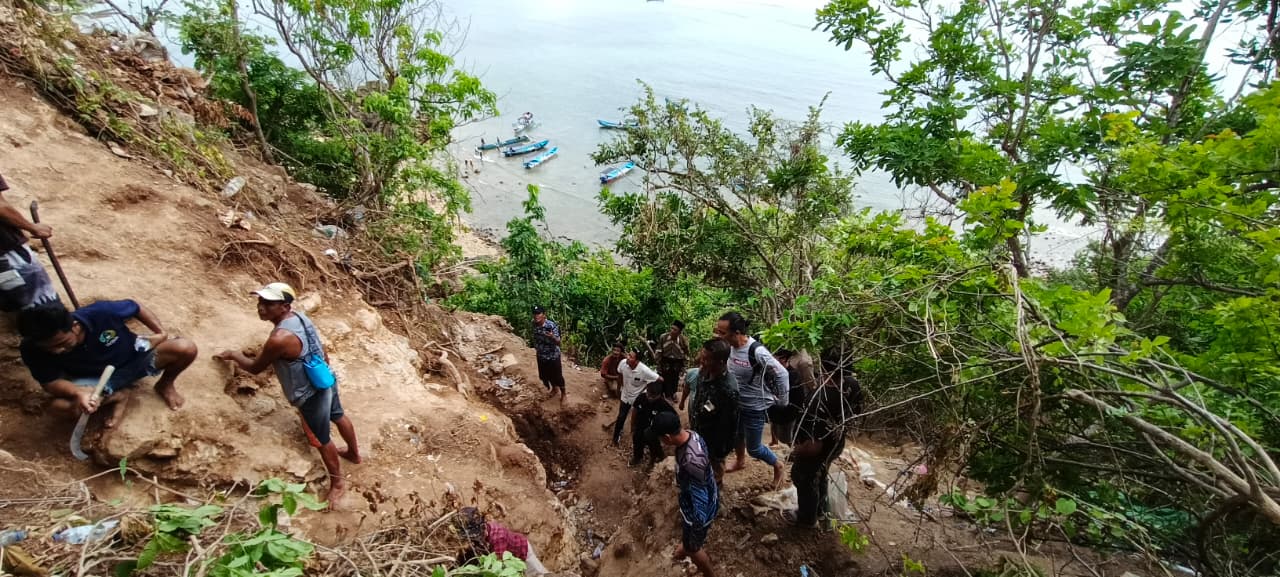 Polisi bersama Pemdes dan Masyarakat Tertibkan Aktivitas Ilegal di Mandalika